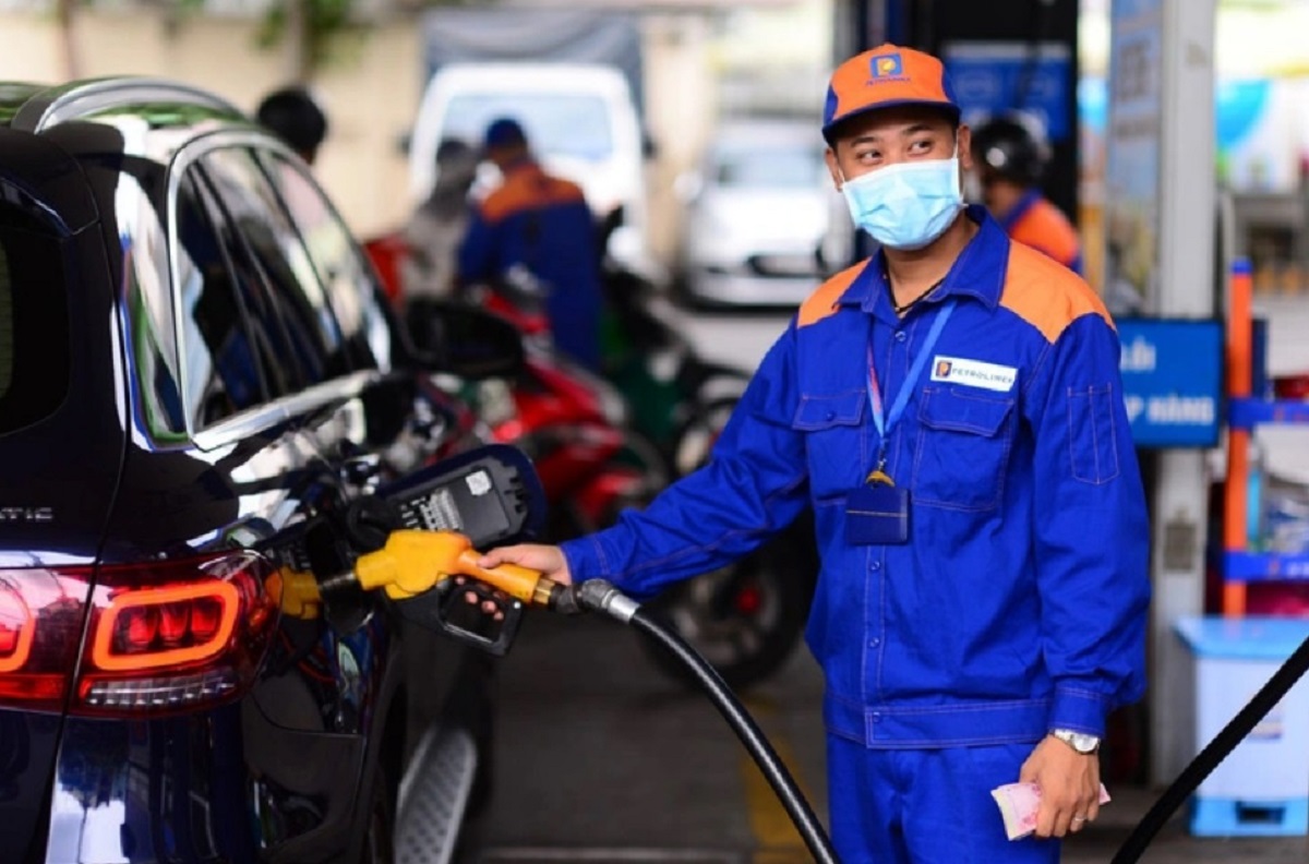 Gi&aacute; xăng dầu h&ocirc;m nay 8/4: Nguy&ecirc;n nh&acirc;n khiến gi&aacute; dầu Diesel trong nước tăng vọt so với gi&aacute; xăng