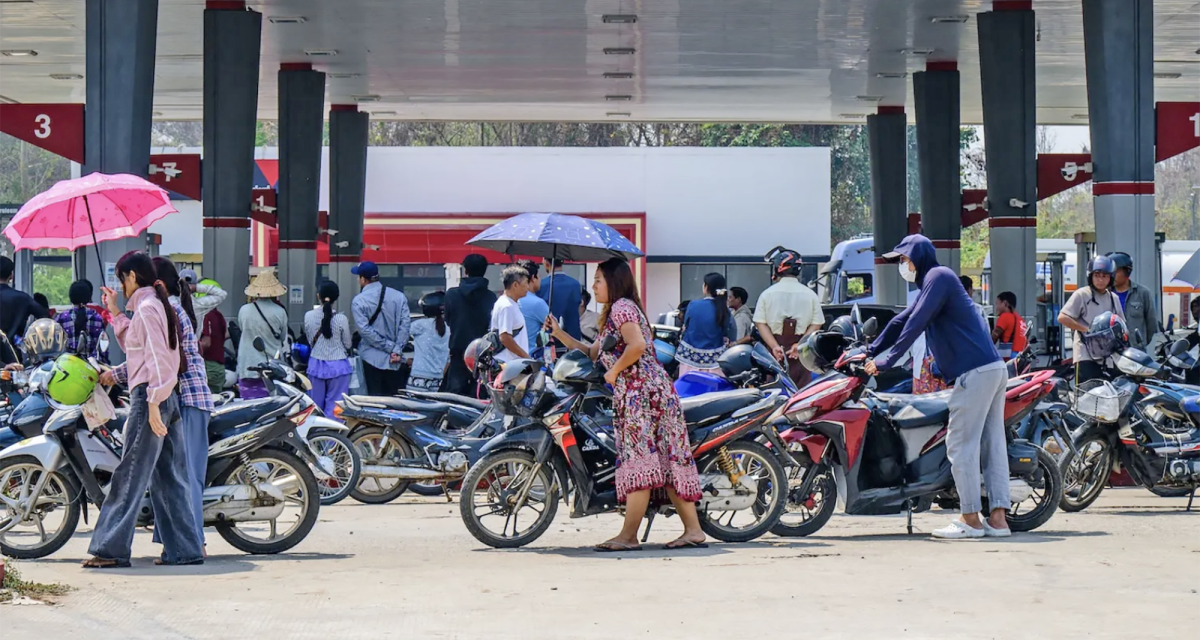 Một quốc gia hạn chế xe theo biển chẵn lẻ, b&aacute;n xăng dầu bằng m&atilde; QR khi nguồn cung nhi&ecirc;n liệu bị gi&aacute;n đoạn