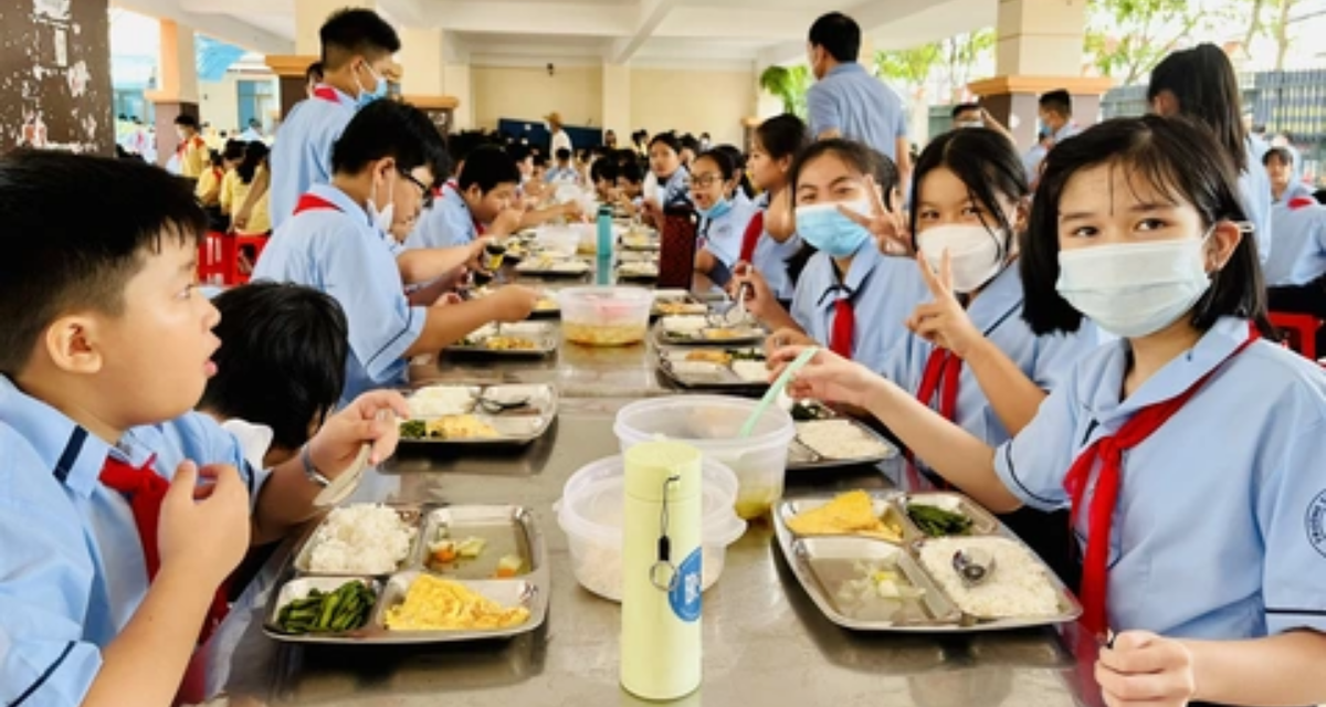 N&oacute;ng: TPHCM đồng loạt r&agrave; so&aacute;t h&agrave;ng trăm cơ sở cung cấp suất ăn học đường