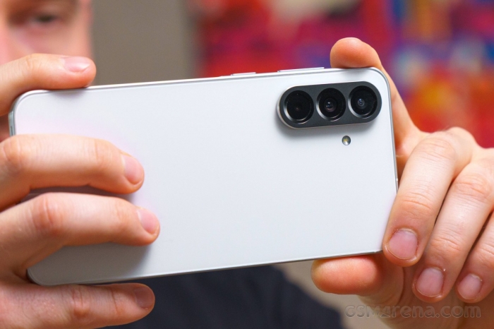 Galaxy A56 5G hạ kịch s&agrave;n, vua tầm trung một thời rẻ hơn 1 chỉ v&agrave;ng 10 triệu, m&agrave;n xịn hơn iPhone 17e