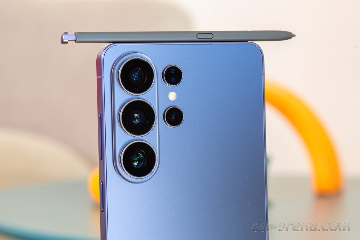 Cập nhật gi&aacute; xăng dầu chiều 9/4: Trong nước lại giảm mạnh hạ tới 10 ngh&igrave;n đồng, smartphone ra sao?