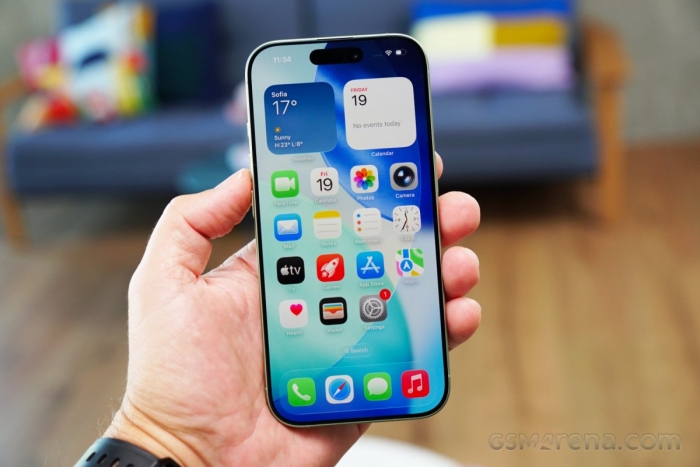 Gi&aacute; iPhone 17 giảm mạnh trong bối cảnh gi&aacute; xăng h&ocirc;m nay 10/4 duy tr&igrave; giảm cao nhất gần 10.000 đồng