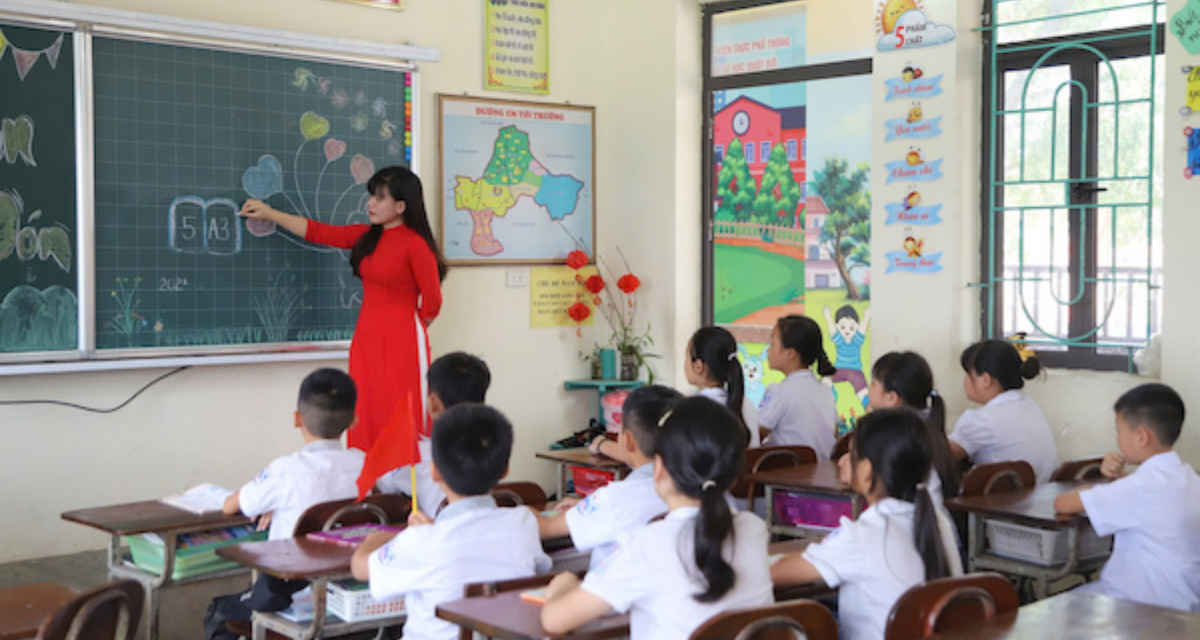 Thay đổi đ&aacute;ng ch&uacute; &yacute; về chức danh v&agrave; lương gi&aacute;o vi&ecirc;n: Những điều bạn cần biết