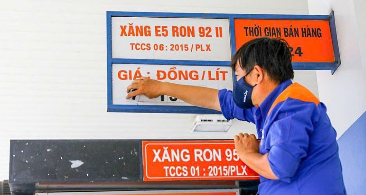Tại sao một số kỳ điều h&agrave;nh gi&aacute; xăng dầu diễn ra l&uacute;c nửa đ&ecirc;m? Bộ C&ocirc;ng thương l&ecirc;n tiếng