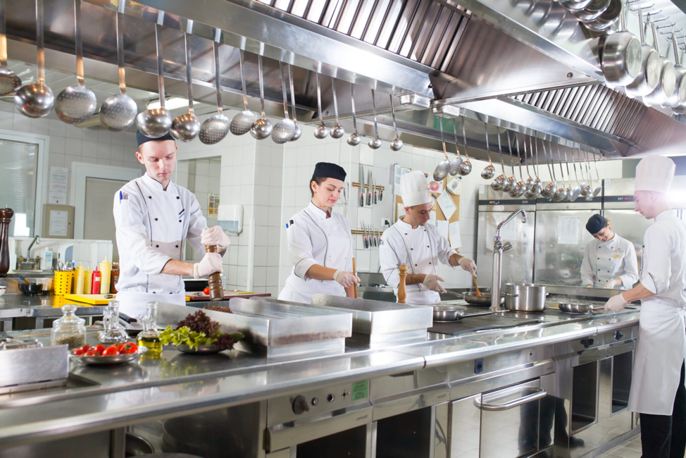 Thiết kế bếp nh&agrave; h&agrave;ng chuẩn - B&agrave;i to&aacute;n tối ưu đầu tư cho chủ F&B
