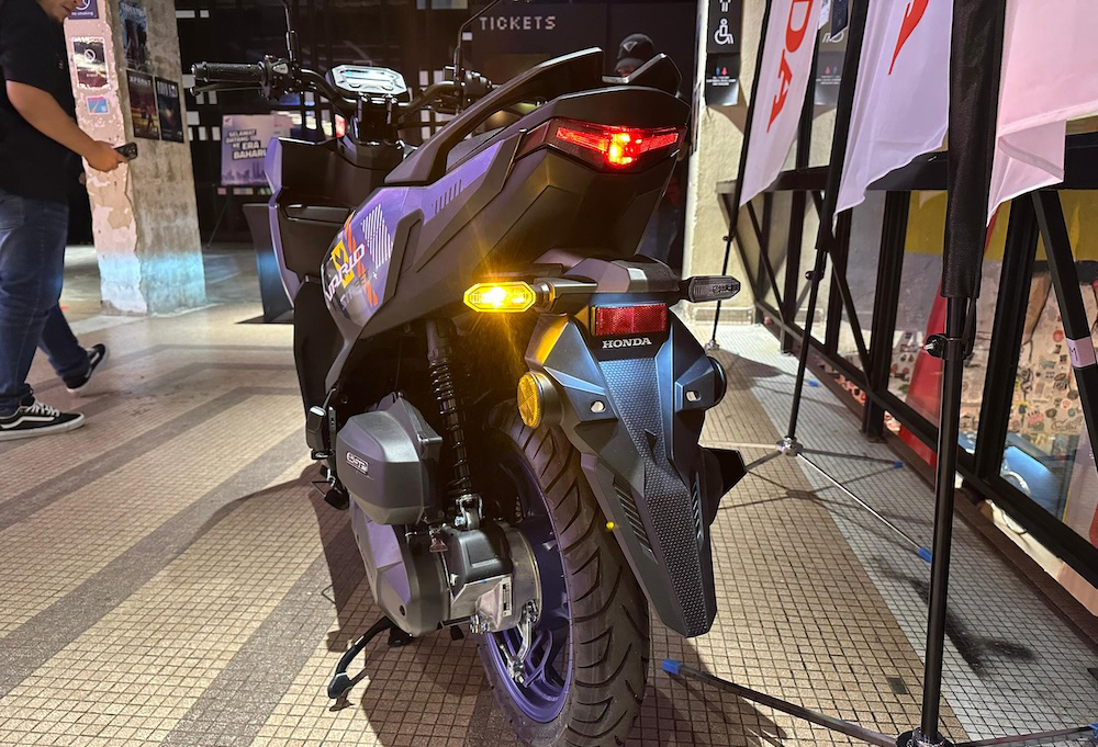 Tin xe hot 10/4: Honda ch&iacute;nh thức ra mắt Vario thế hệ mới thiết kế &lsquo;chất&rsquo; hơn Air Blade, gi&aacute; cực rẻ