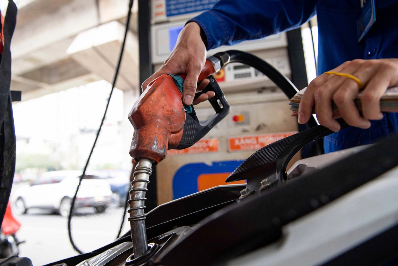 Gi&aacute; xăng dầu chiều nay 11/4: RON 92 v&agrave; RON 95 vẫn chưa &lsquo;về bờ&rsquo;, Honda Future v&igrave; vậy giảm &lsquo;thủng đ&aacute;y&rsquo;