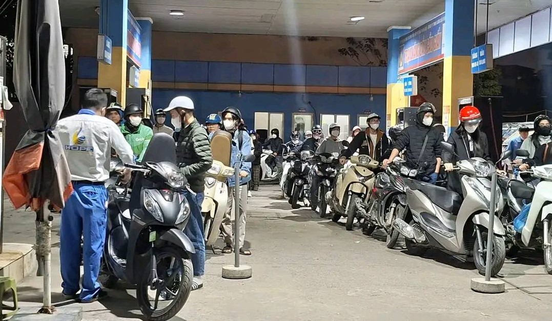 Gi&aacute; xăng dầu ng&agrave;y 11/4 điều chỉnh, xe ga n&agrave;o gi&uacute;p kh&aacute;ch Việt tiết kiệm nhất ? Honda Vision chỉ đứng thứ top 3 