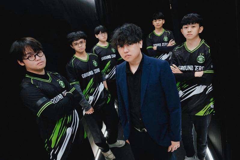 Chuyện thật như đ&ugrave;a: Đội tuyển LMHT chuy&ecirc;n nghiệp phải sử dụng m&aacute;y t&iacute;nh đi mượn để luyện tập