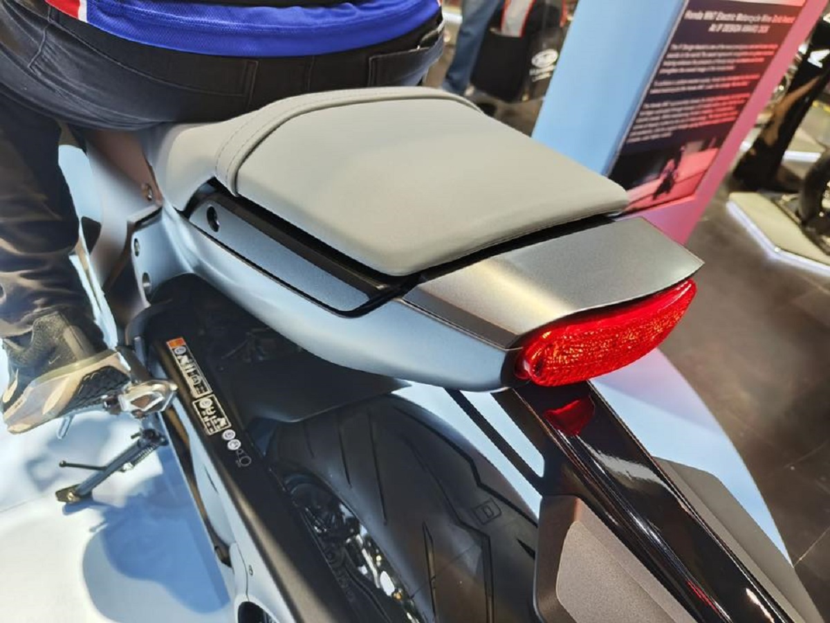 Tin xăng dầu mới nhất: Qu&ecirc;n gi&aacute; xăng RON 92 v&agrave; RON 95 đi, Honda ra mắt xe m&aacute;y mới kh&ocirc;ng cần đổ xăng