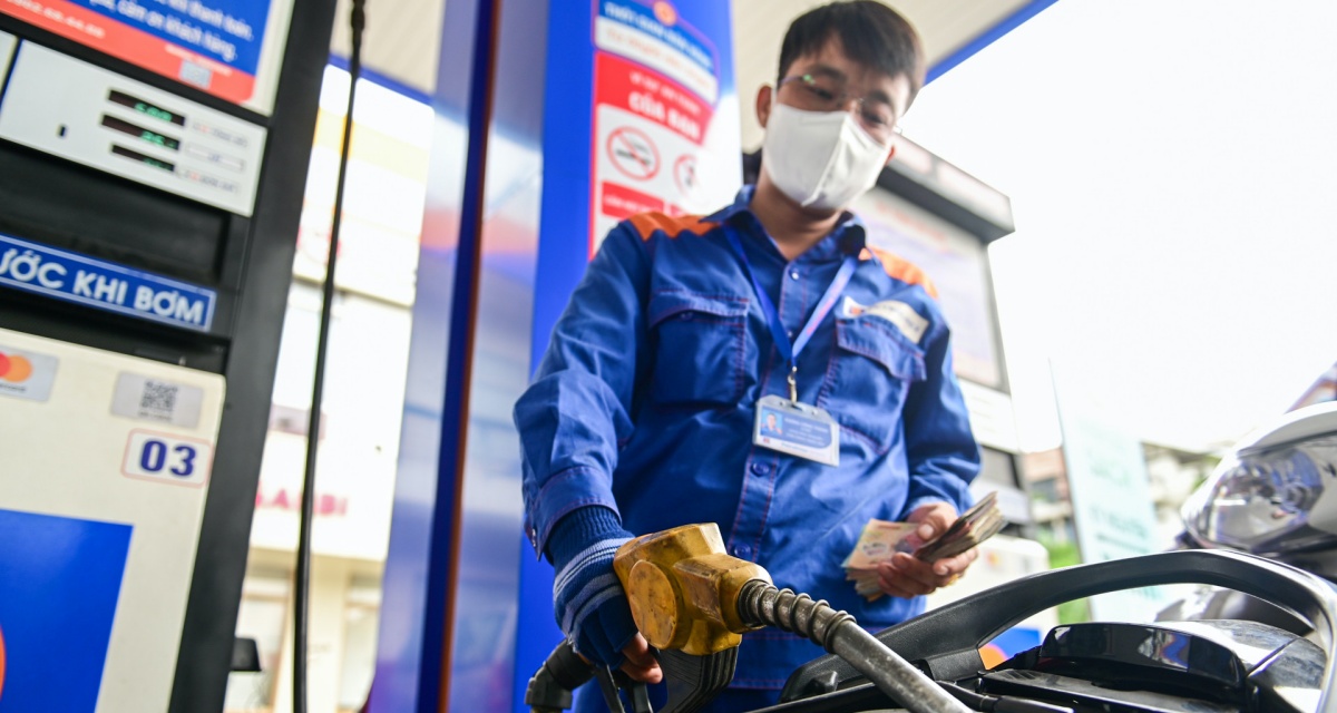 Gi&aacute; xăng dầu c&oacute; loại giảm gần 10.000 đồng/l&iacute;t, lộ kế hoạch triển khai xăng E10 v&agrave; loạt thay đổi tr&ecirc;n thị trường 