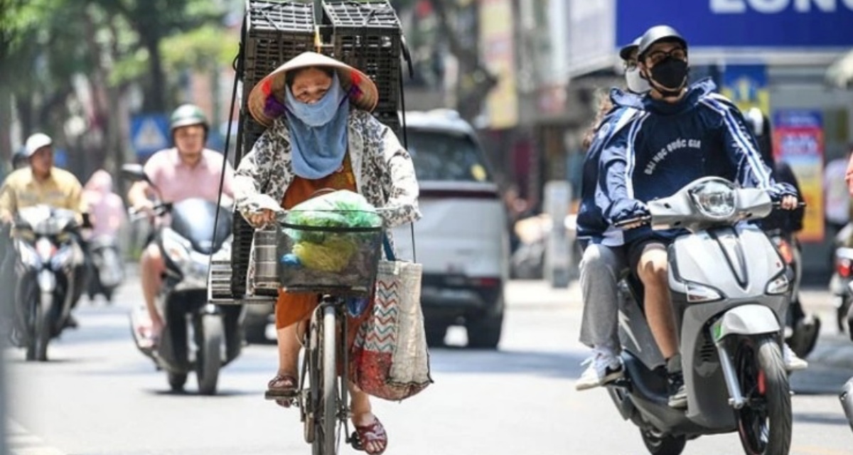 Thời tiết h&ocirc;m nay 12/4 ghi nhận nắng n&oacute;ng 40 độ tại nhiều khu vực, Trung t&acirc;m kh&iacute; tượng cảnh b&aacute;o k&eacute;o d&agrave;i