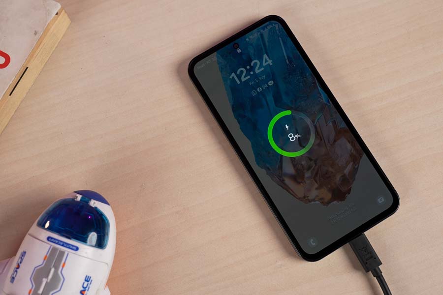 Galaxy M35 5G giảm nhiều rẻ như cỏ, vua pin tầm trung 6000 mAh rẻ nhất Việt Nam ăn đứt cả iPhone 17e