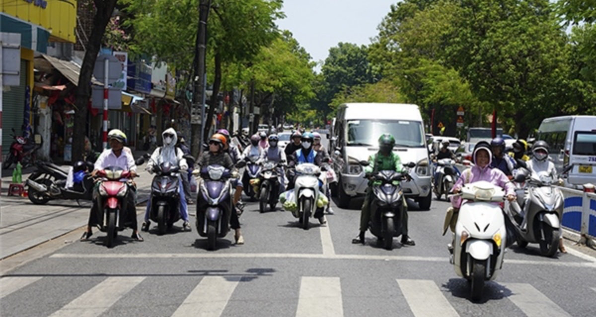 Dự b&aacute;o thời tiết h&ocirc;m nay 13/4: Đ&ocirc;ng Bắc Bộ xuất hiện mưa d&ocirc;ng, Trung Bộ nắng n&oacute;ng gay gắt tới khi n&agrave;o? 