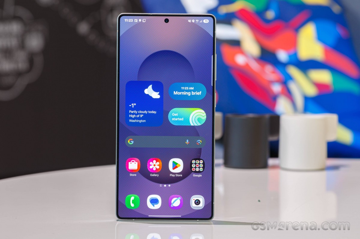 Đ&acirc;y l&agrave; chiếc Galaxy S cao cấp rẻ nhất Việt Nam, khung Titan, camera 10x xịn hơn iPhone 17 Pro Max