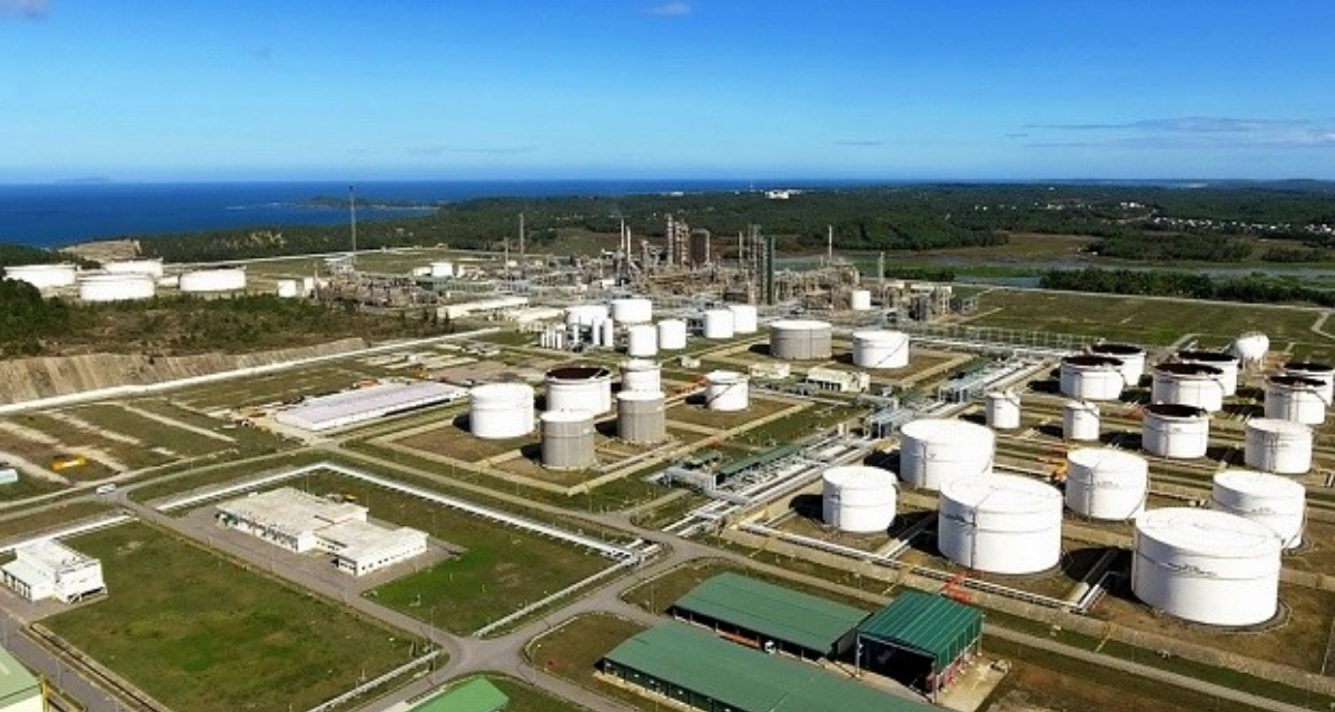 Giữa biến động Trung Đ&ocirc;ng, điều g&igrave; gi&uacute;p Nh&agrave; m&aacute;y lọc dầu Dung Quất vẫn đủ dầu th&ocirc; đến th&aacute;ng 7?