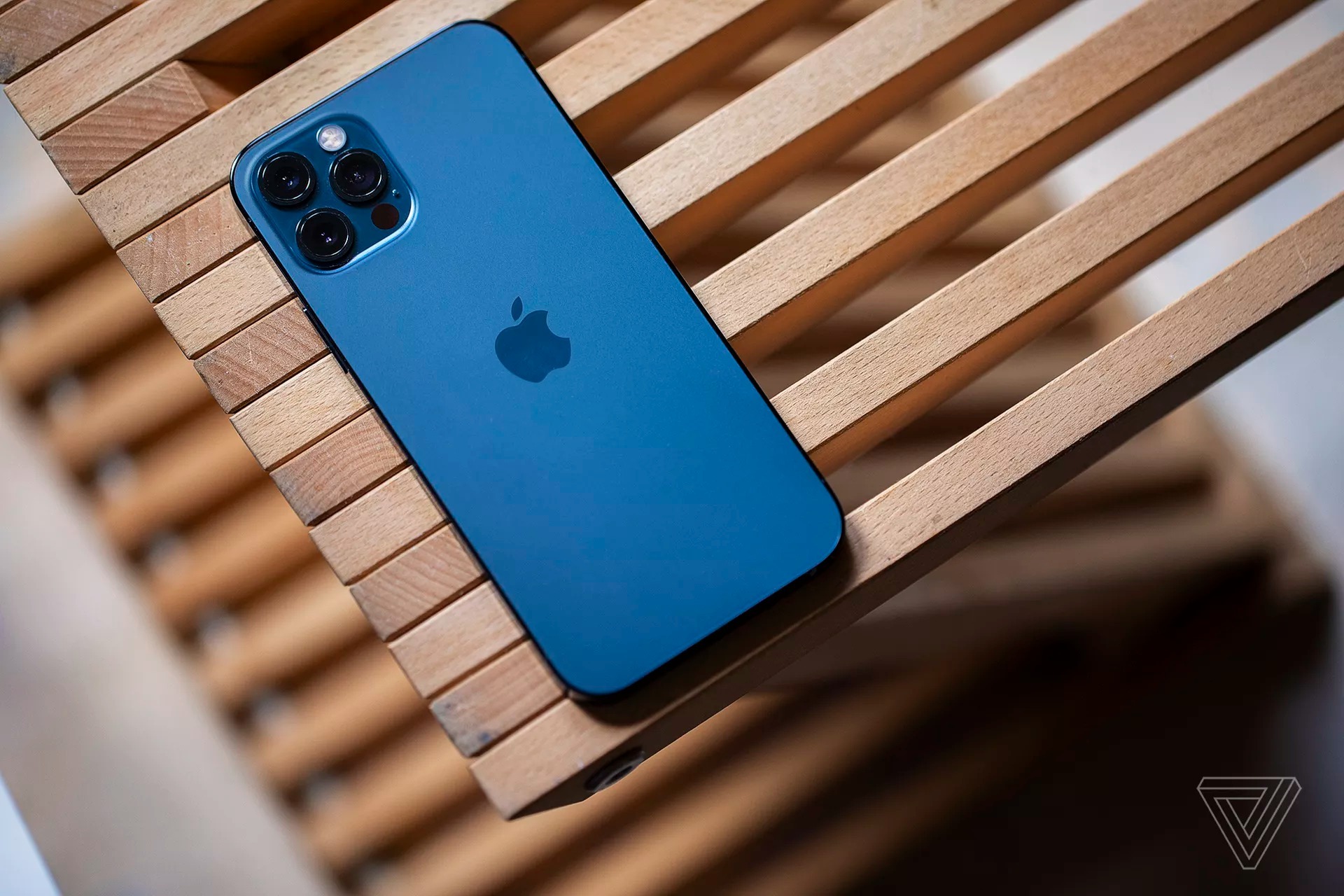 Hai mẫu iPhone gi&aacute; rẻ chốt ngay cho con em học sinh, sinh vi&ecirc;n đi chơi Lễ: Chạy mượt, nhiều năm nữa kh&ocirc;ng lỗi thời