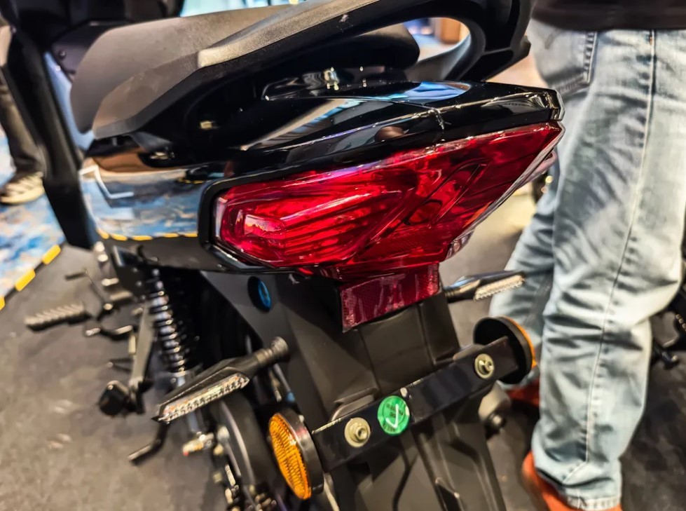 Đả bại Honda Wave Alpha v&agrave; RSX, &lsquo;vua xe số&rsquo; mới đẹp hơn Future ch&iacute;nh thức ra mắt gi&aacute; 20 triệu đồng ảnh 3