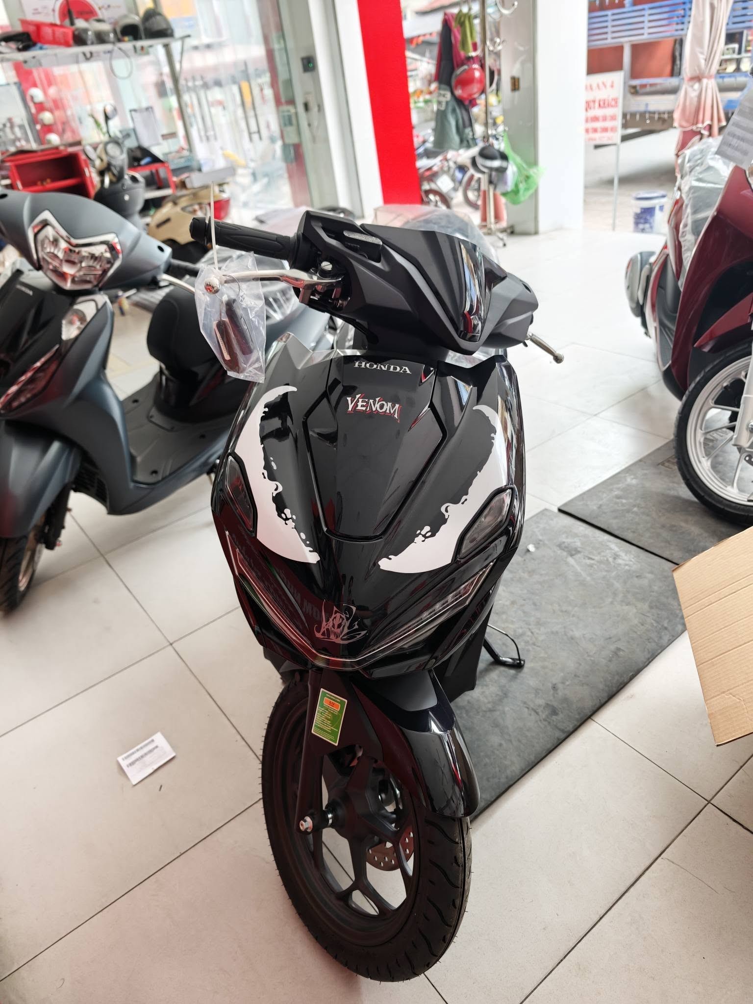 Gi&aacute; xăng dầu cập nhật chiều nay 15/4: Ron 95 &lsquo;rẻ b&egrave;o&rsquo;, Honda Air Blade mới ch&iacute;nh thức về đại l&yacute; Việt ảnh 2