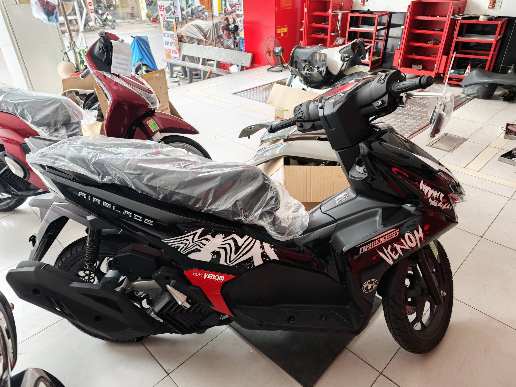 Gi&aacute; xăng dầu cập nhật chiều nay 15/4: Ron 95 &lsquo;rẻ b&egrave;o&rsquo;, Honda Air Blade mới ch&iacute;nh thức về đại l&yacute; Việt ảnh 5