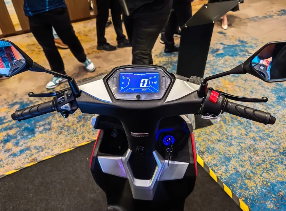 &lsquo;Kẻ hủy diệt Honda Vision&rsquo; ch&iacute;nh thức ra mắt với gi&aacute; 29 triệu đồng, d&ugrave;ng động cơ 125cc như SH Mode ảnh 5