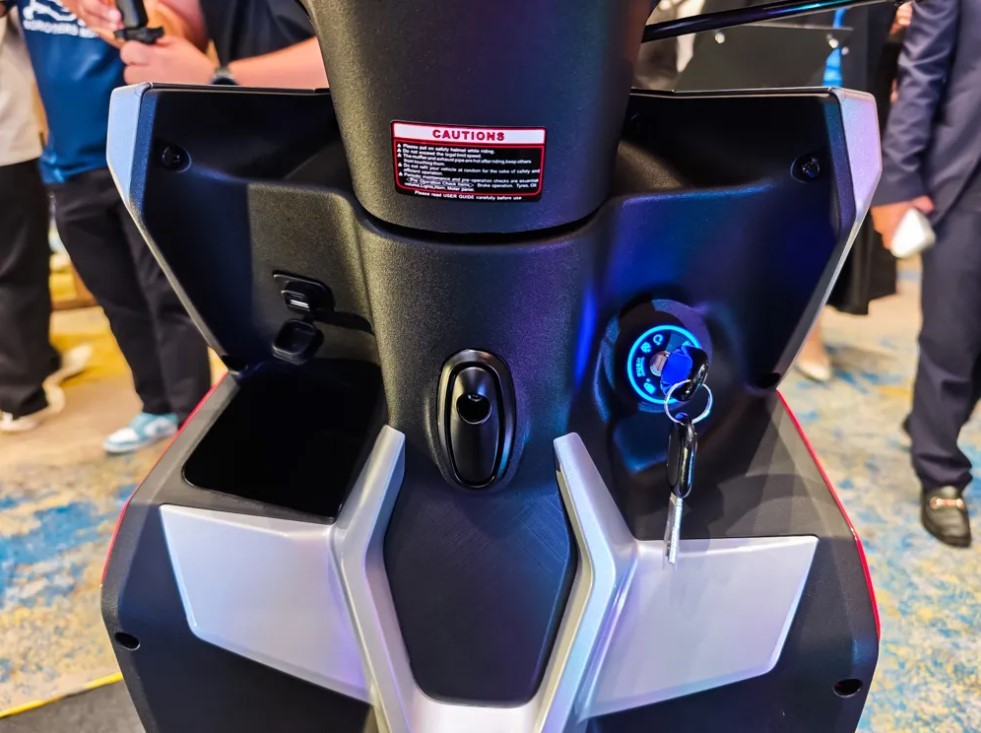 &lsquo;Kẻ hủy diệt Honda Vision&rsquo; ch&iacute;nh thức ra mắt với gi&aacute; 29 triệu đồng, d&ugrave;ng động cơ 125cc như SH Mode ảnh 6