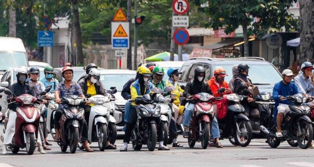 Dự b&aacute;o thời tiết h&ocirc;m nay 15/4: Nắng n&oacute;ng diện rộng, h&eacute; lộ thời điểm kh&ocirc;ng kh&iacute; lạnh yếu tr&agrave;n về, cảnh b&aacute;o d&ocirc;ng lốc