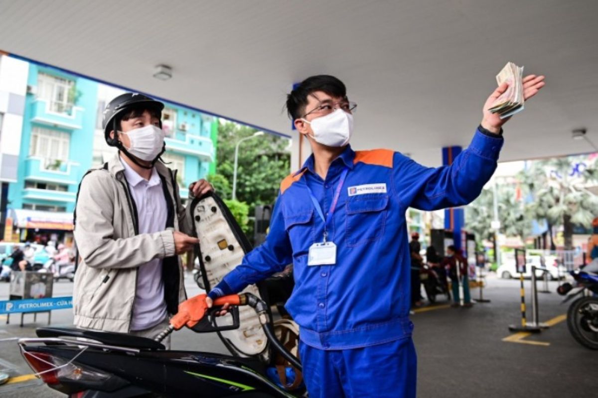 Gi&aacute; xăng dầu h&ocirc;m nay 16/4 giảm đột ngột, chuy&ecirc;n gia dự b&aacute;o xu hướng gi&aacute; cả thời gian sắp tới!