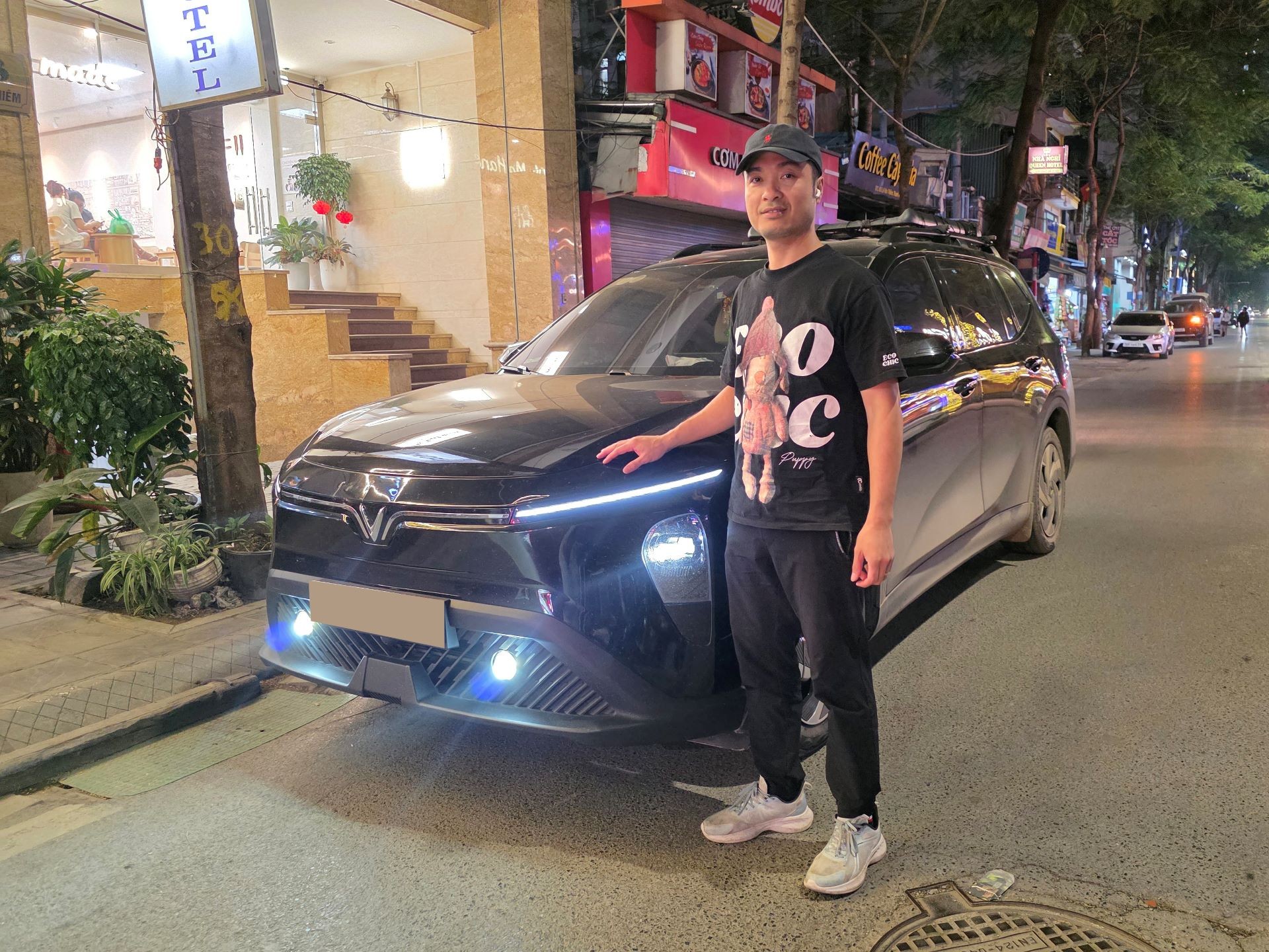 Gi&aacute; xăng dầu mới nhất chiều 16/4: Ron 92 v&agrave; Ron 95 c&ugrave;ng tăng, t&agrave;i xế chốt Limo Green để tiết kiệm ảnh 1