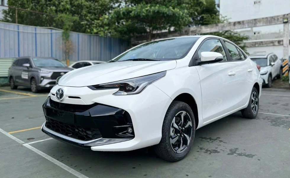 Gi&aacute; xăng dầu s&aacute;ng 16/4: Dầu diesel giảm s&acirc;u, Ron 92 v&agrave; Ron 95 đều tăng, Toyota Vios hạ gi&aacute; lăn b&aacute;nh