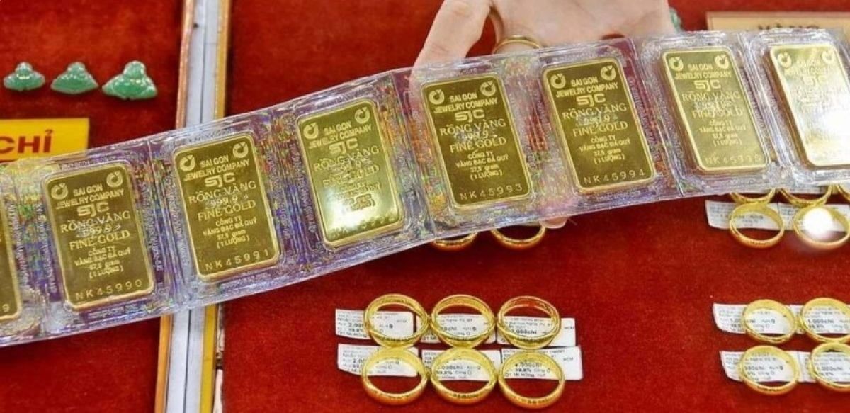 Gi&aacute; v&agrave;ng h&ocirc;m nay 17/4: V&agrave;ng miếng SJC nhẫn trơn điều chỉnh mạnh, rủi ro tăng cao khi lệch gi&aacute; kỷ lục