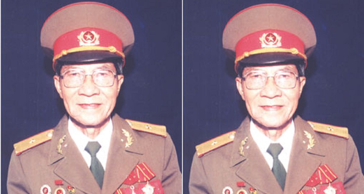 Vị tướng duy nhất của Qu&acirc;n đội Nh&acirc;n d&acirc;n Việt Nam được ch&agrave;o điều lệnh bằng tay tr&aacute;i