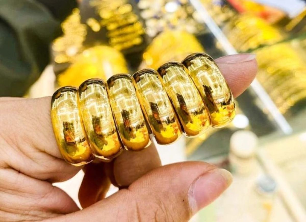 Gi&aacute; v&agrave;ng h&ocirc;m nay 19/4: Li&ecirc;n tục đ&oacute;n \'tin vui\', xuất hiện \'luật chơi mới\' giữa l&uacute;c thị trường đang n&oacute;ng