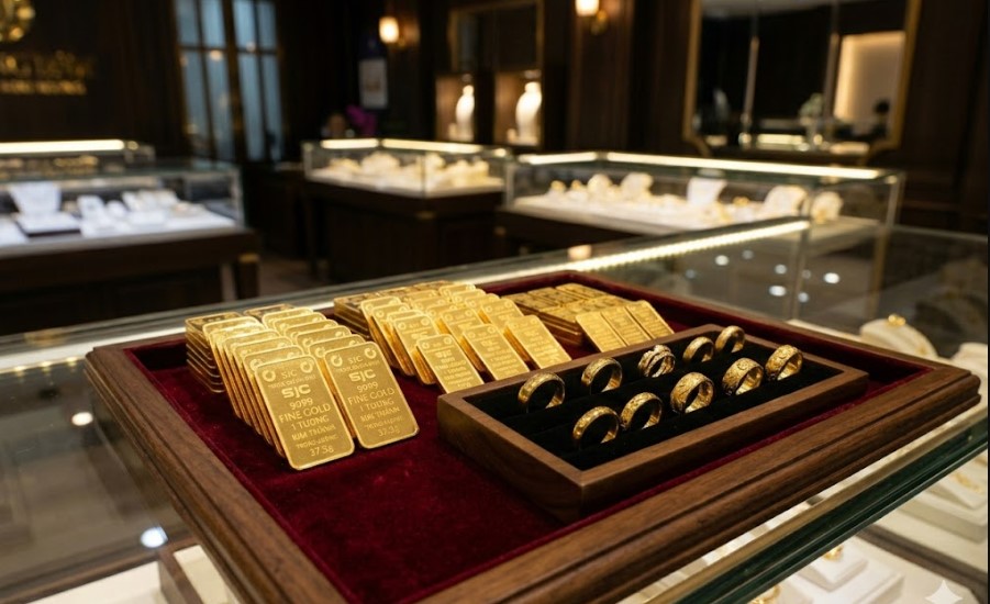 Gi&aacute; v&agrave;ng thế giới tăng, trong nước giảm 2 tuần liền: Dự b&aacute;o xu hướng gi&aacute; v&agrave;ng, c&oacute; chạm mốc lịch sử mới?