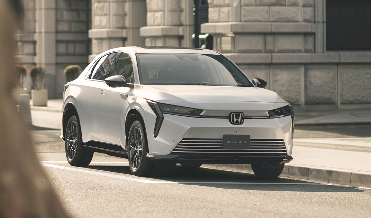 Gi&aacute; xăng dầu s&aacute;ng nay 20/4: RON 95, Diesel \'rơi tự do\', Honda liền mở b&aacute;n &ocirc; t&ocirc; mới kh&ocirc;ng cần đổ xăng