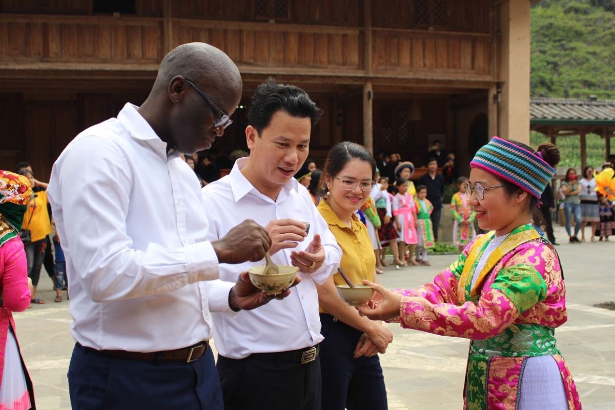 Nở rộ thủ đoạn chiếm tiền cọc du lịch dịp lễ: Người d&acirc;n cần l&agrave;m g&igrave; để tr&aacute;nh &lsquo;tiền mất tật mang&rsquo;?