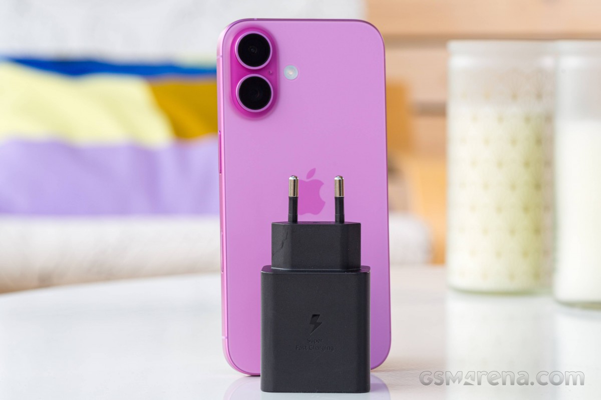 Gi&aacute; iPhone 16 ng&agrave;y 20/4 vẫn giảm kỷ lục trong bối cảnh gi&aacute; xăng RON 95, RON 92 tăng nhẹ tại Việt Nam