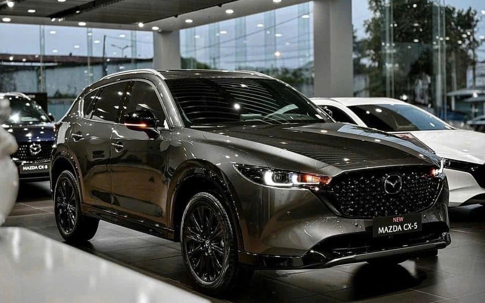 Gi&aacute; xăng dầu mới nhất s&aacute;ng 20/4: Đồng loạt ở mức \'vừa b&aacute;n vừa cho\', Mazda CX-5 vội giảm gi&aacute; lăn b&aacute;nh