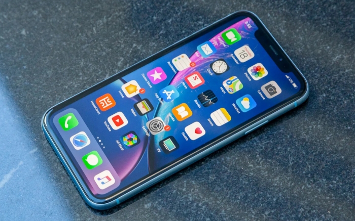 Gi&aacute; iPhone XR rẻ kỷ lục, vua iPhone cũ gi&aacute; rẻ lướt Tiktok, Facebook, gọi Zalo vẫn mượt như iPhone 17