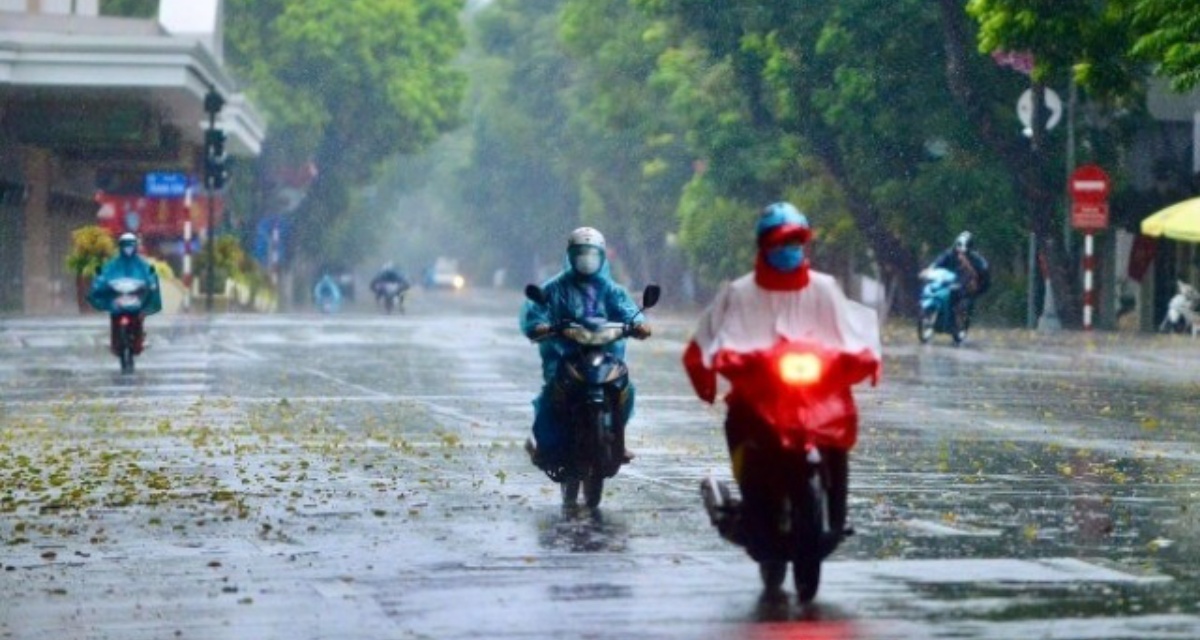 Dự b&aacute;o thời tiết 20/4: H&agrave; Nội mưa d&ocirc;ng k&eacute;o d&agrave;i do kh&ocirc;ng kh&iacute; lạnh, dịp 30/4-1/5 thời tiết thay đổi theo từng ng&agrave;y ra sao?