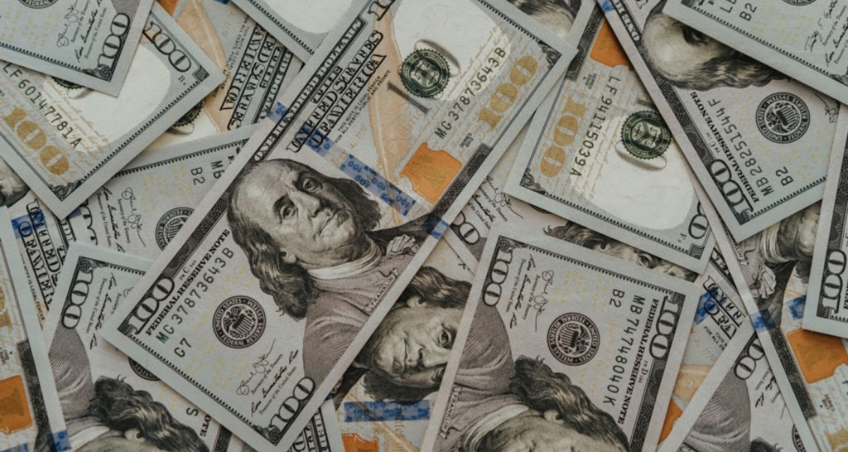 Tỷ gi&aacute; USD h&ocirc;m nay: Vietcombank, BIDV nh&iacute;ch nhẹ, chợ đen tăng mạnh