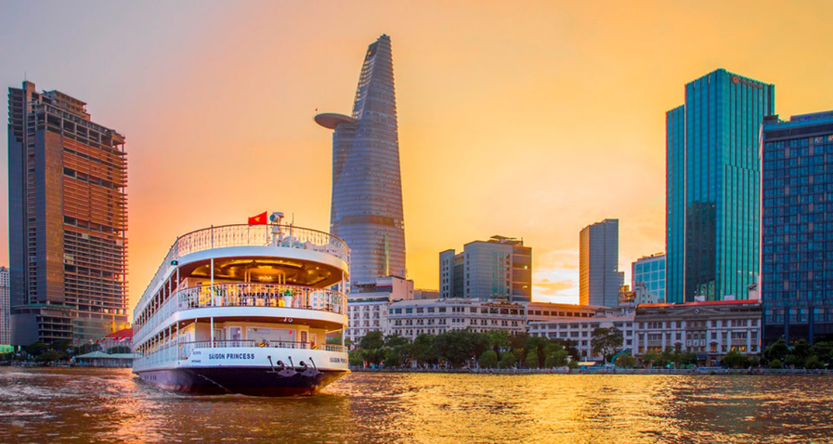 Du lịch TP.HCM &lsquo;n&oacute;ng&rsquo; trước lễ 30/4: Kh&aacute;ch sạn k&iacute;n ph&ograve;ng, nhiều tour văn ho&aacute; - lịch sử h&uacute;t kh&aacute;ch