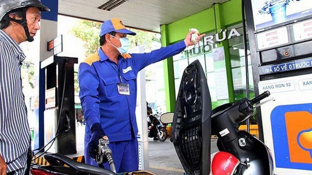 Gi&aacute; xăng dầu chiều 21/4: Xăng RON 92 v&agrave; RON 95 lại tiếp tục giảm mạnh, đi xe số n&agrave;o tiết kiệm nhất?