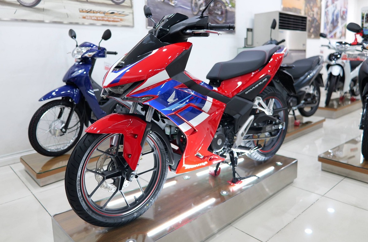 Gi&aacute; xăng dầu s&aacute;ng nay 21/4: RON92, RON95 \'đ&atilde; về bờ\', Honda Winner R đ&atilde; giảm xuống mức rẻ kh&ocirc;ng tưởng