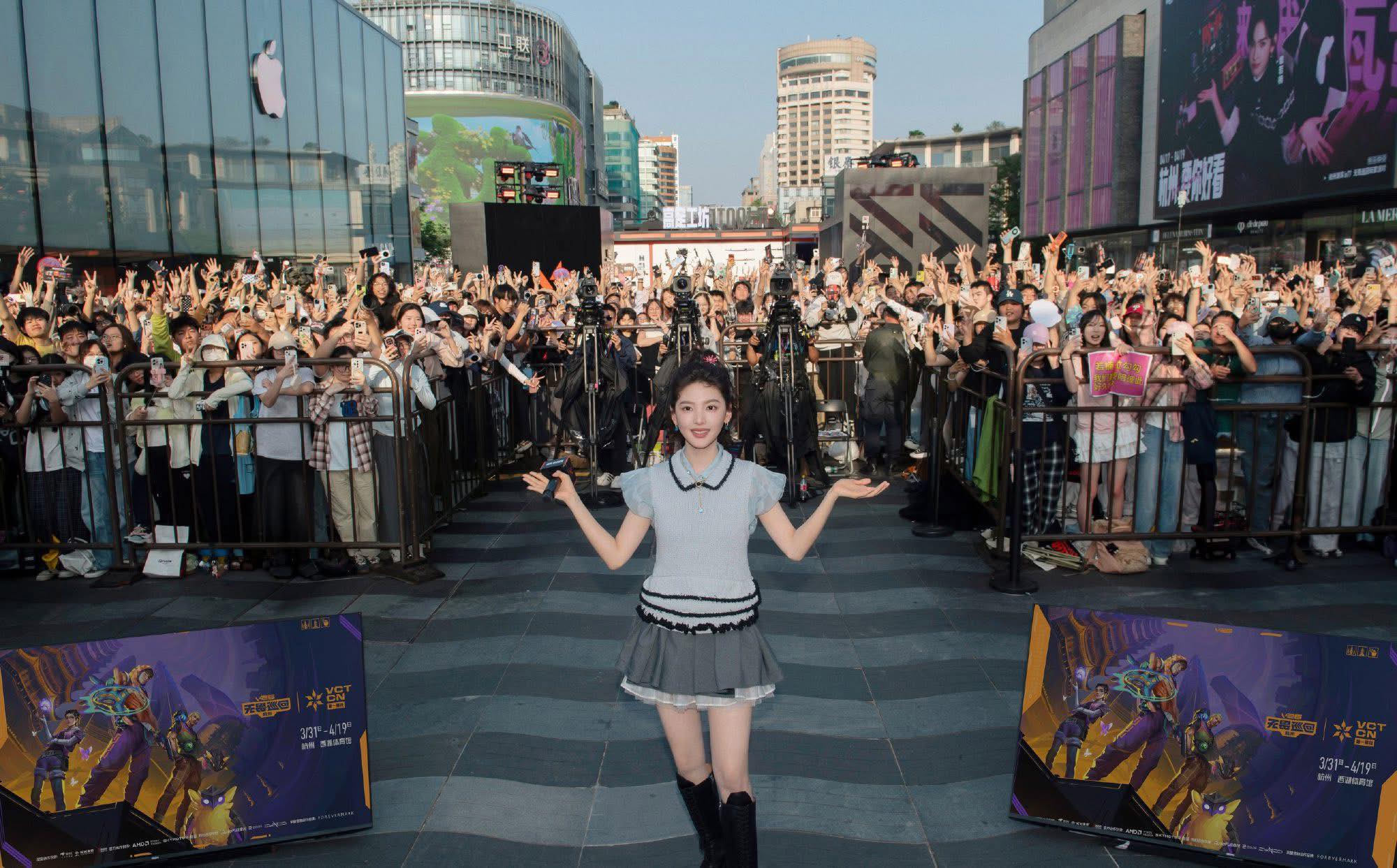 Gục ng&atilde; trước nhan sắc nữ diễn vi&ecirc;n đ&igrave;nh đ&aacute;m Cbiz đang g&acirc;y sốt khi xuất hiện tại sự kiện VCT China 2026 Stage 1