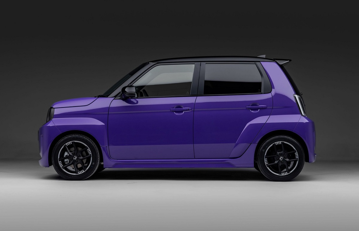 Gi&aacute; xăng dầu h&ocirc;m nay 21/4: Diesel v&agrave; RON95 \'rẻ hết nấc\', Honda liền mở cọc mẫu &ocirc; t&ocirc; &lsquo;kh&ocirc;ng xăng&rsquo; mới