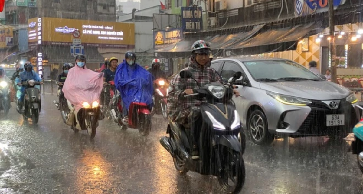 TP HCM v&agrave; Nam Bộ bước v&agrave;o m&ugrave;a mưa sớm, thời tiết nghỉ lễ 30/4 - 1/5 ra sao?