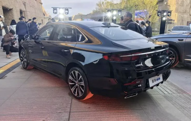 Điểm tin &ocirc; t&ocirc; 20/4: Sedan hybrid si&ecirc;u rẻ chỉ 410 triệu &lsquo;đe nẹt&rsquo; Toyota Camry, gi&aacute; xe Suzuki mới nhất