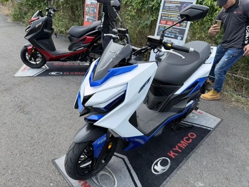 Tin xe trưa 21/4: Ra mắt 'vua c&ocirc;n tay' mới ph&acirc;n kh&uacute;c cao hơn Yamaha Exciter, gi&aacute; chỉ 49 triệu đồng ảnh 2