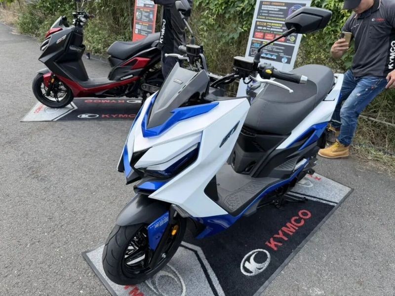 &lsquo;Vua xe ga&rsquo; 175cc mới ch&iacute;nh thức ra mắt: 'N&eacute;t' hơn Honda SH v&agrave; SH Mode, c&oacute; ABS 2 k&ecirc;nh, gi&aacute; rất rẻ ảnh 1